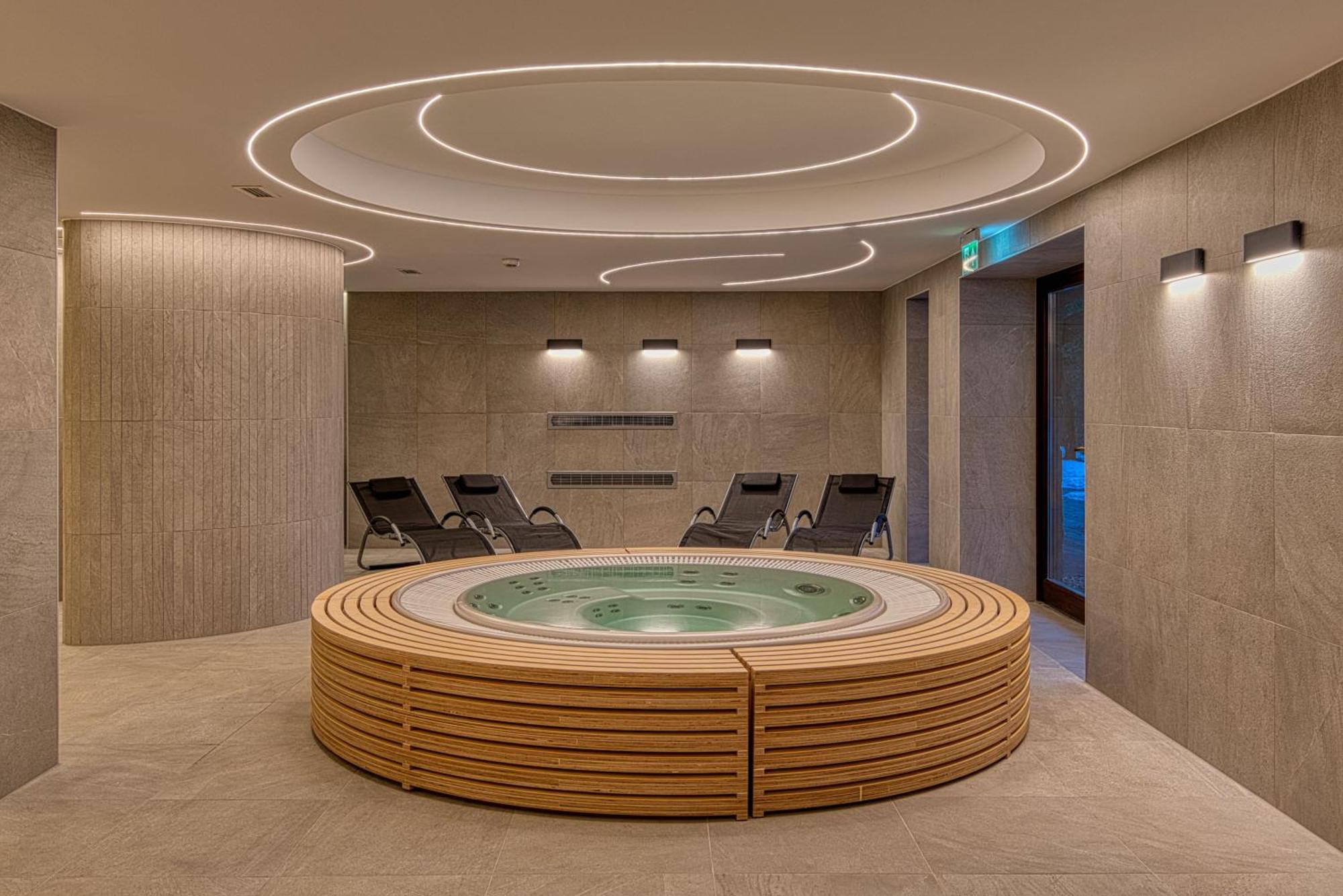 דובוגוקו Cardoner Hotel Es Konferenciakoezpont מראה חיצוני תמונה