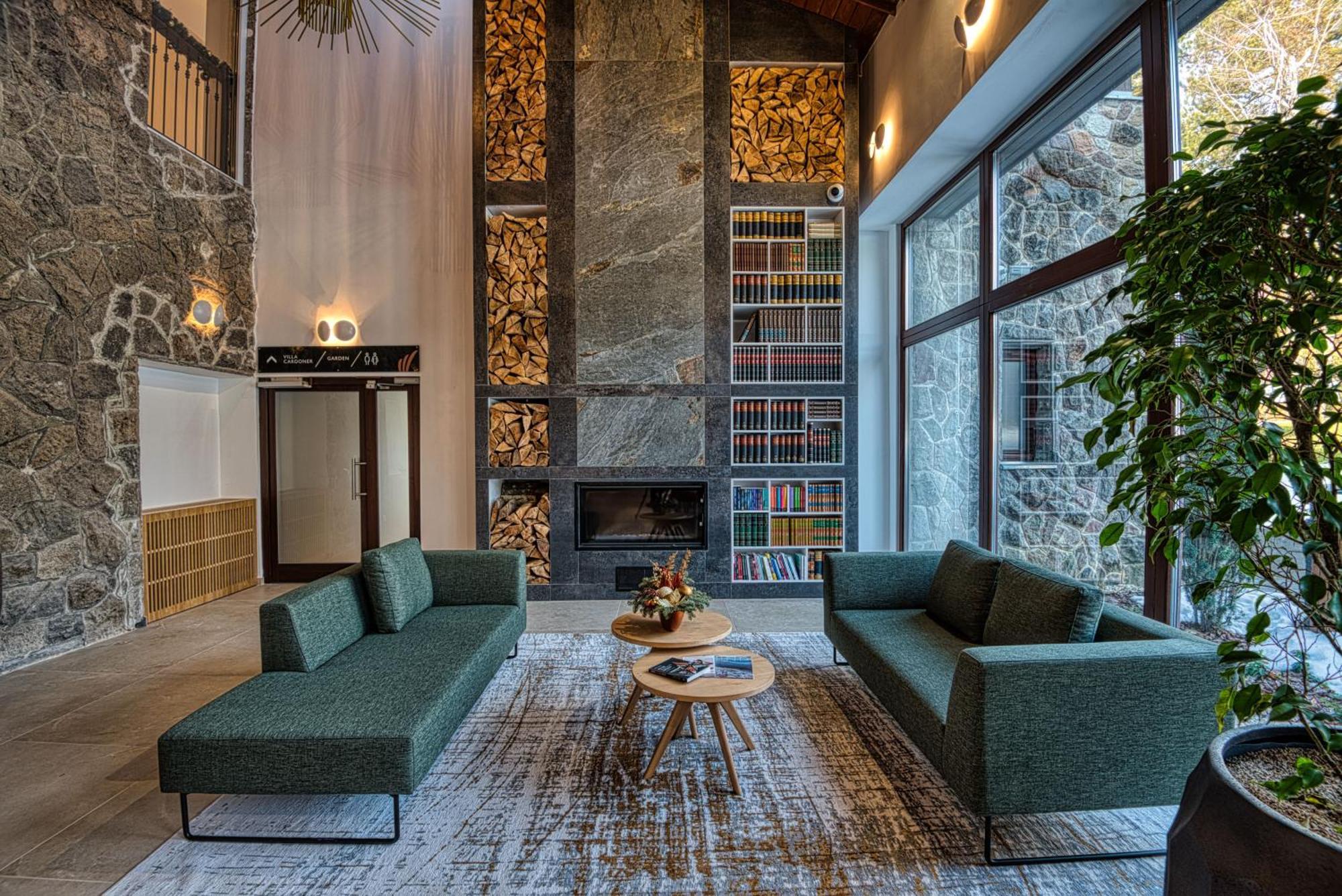דובוגוקו Cardoner Hotel Es Konferenciakoezpont מראה חיצוני תמונה
