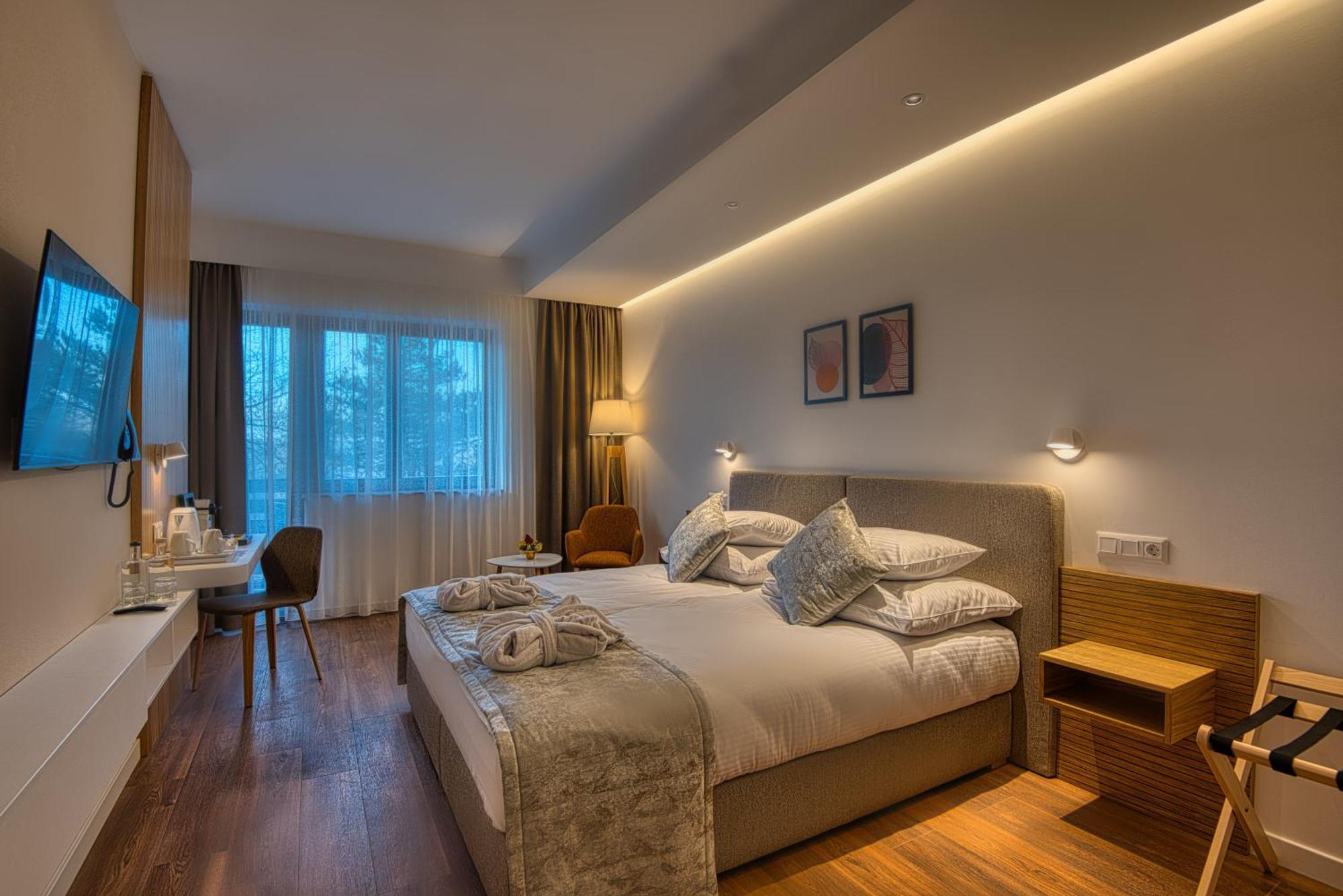 דובוגוקו Cardoner Hotel Es Konferenciakoezpont מראה חיצוני תמונה
