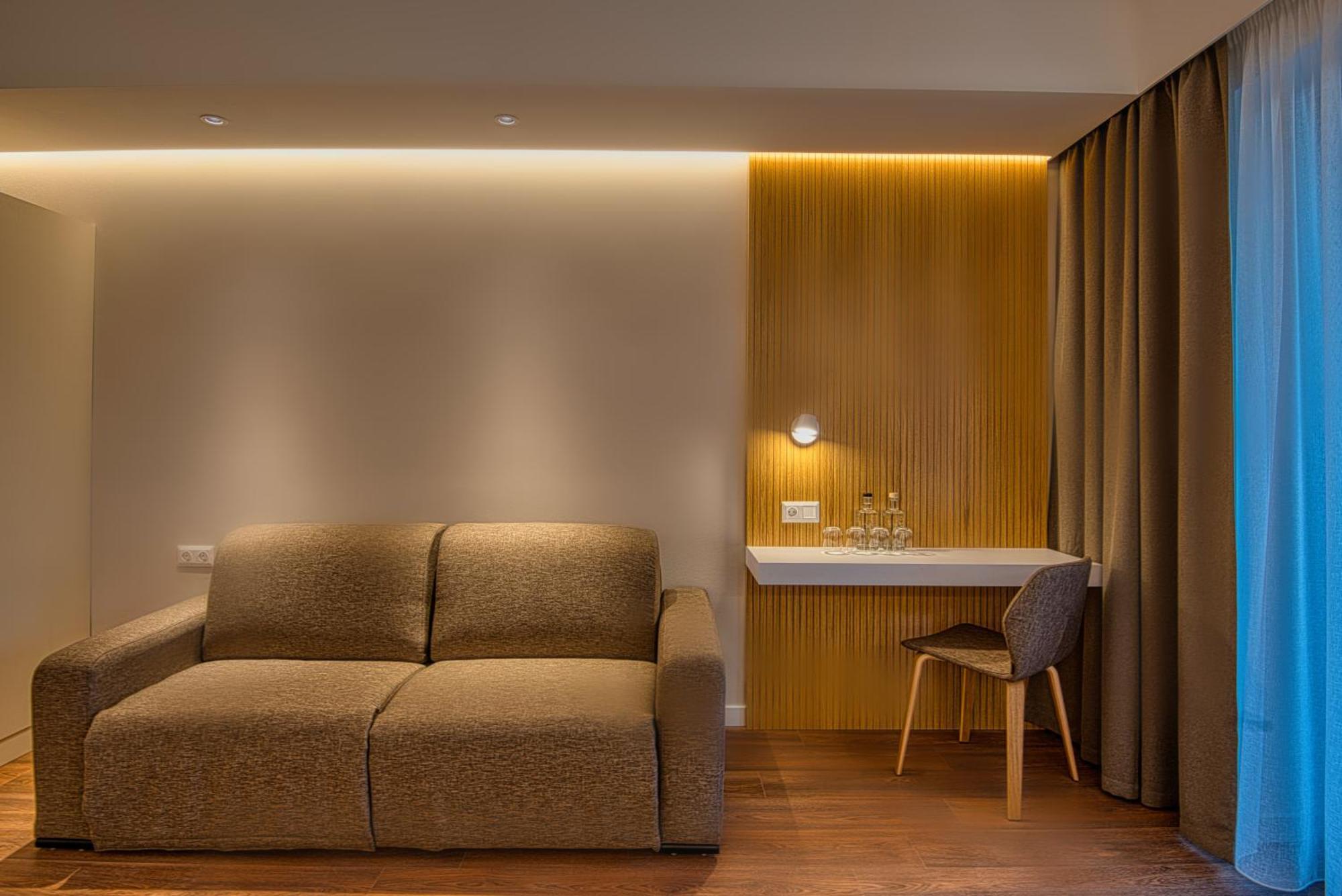 דובוגוקו Cardoner Hotel Es Konferenciakoezpont מראה חיצוני תמונה