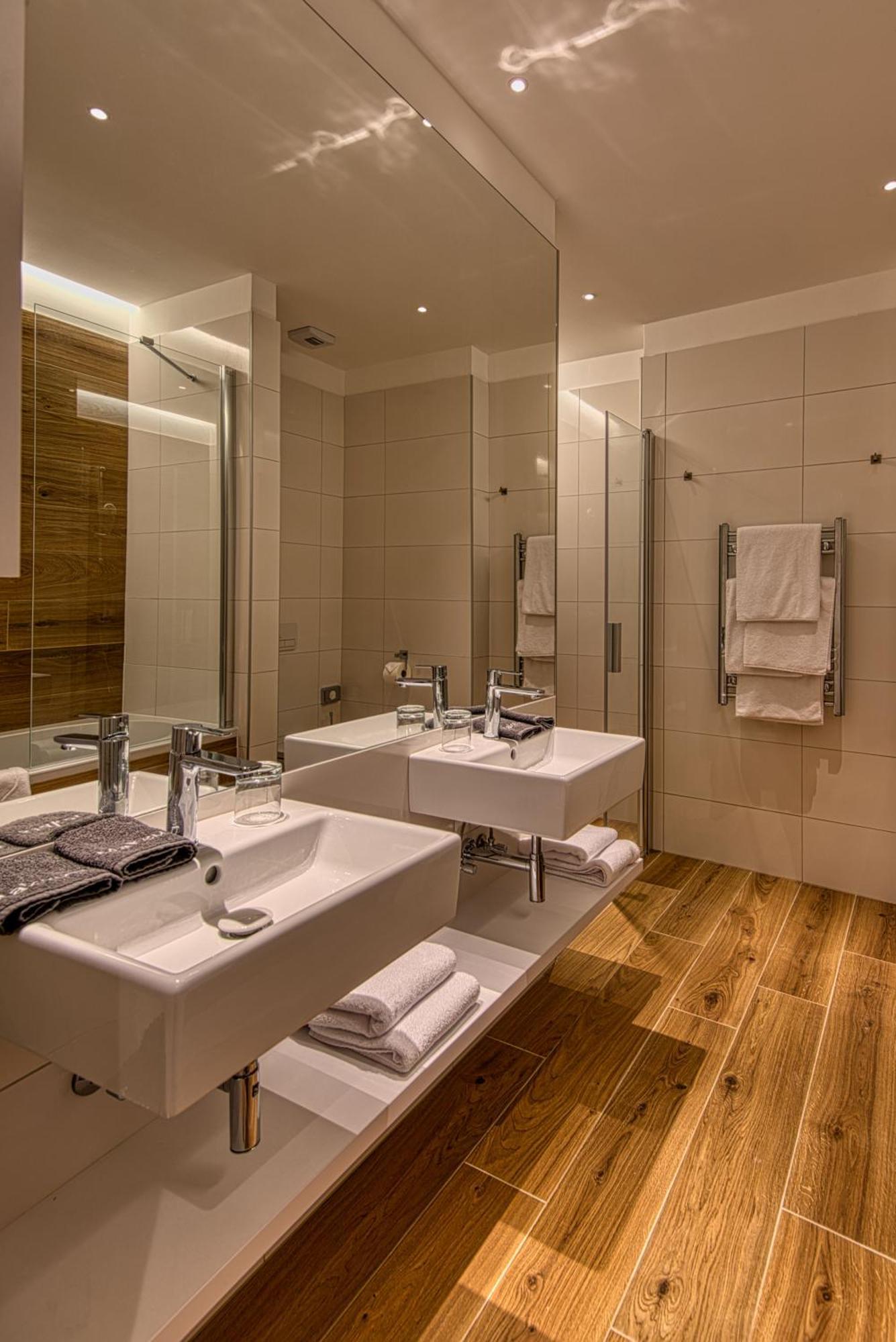 דובוגוקו Cardoner Hotel Es Konferenciakoezpont מראה חיצוני תמונה