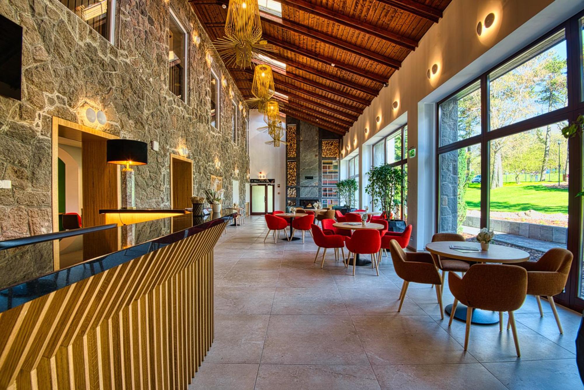 דובוגוקו Cardoner Hotel Es Konferenciakoezpont מראה חיצוני תמונה