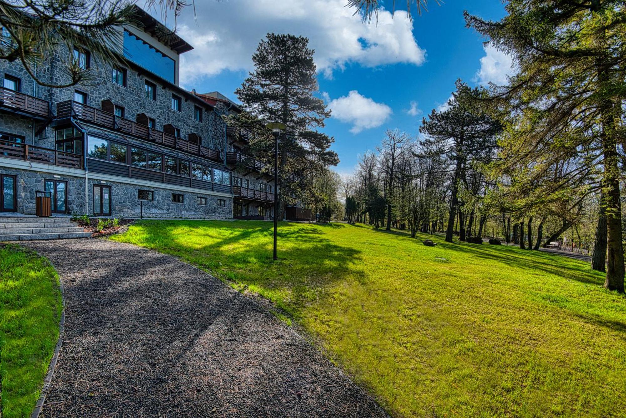 דובוגוקו Cardoner Hotel Es Konferenciakoezpont מראה חיצוני תמונה
