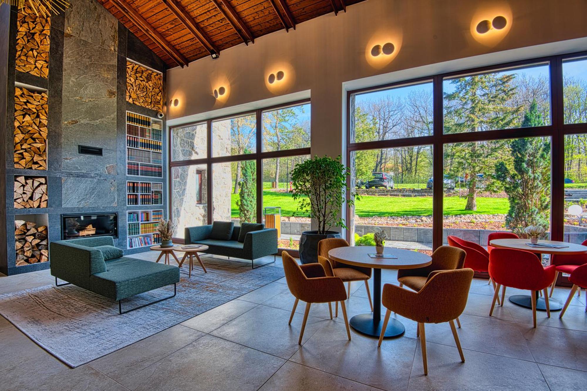 דובוגוקו Cardoner Hotel Es Konferenciakoezpont מראה חיצוני תמונה