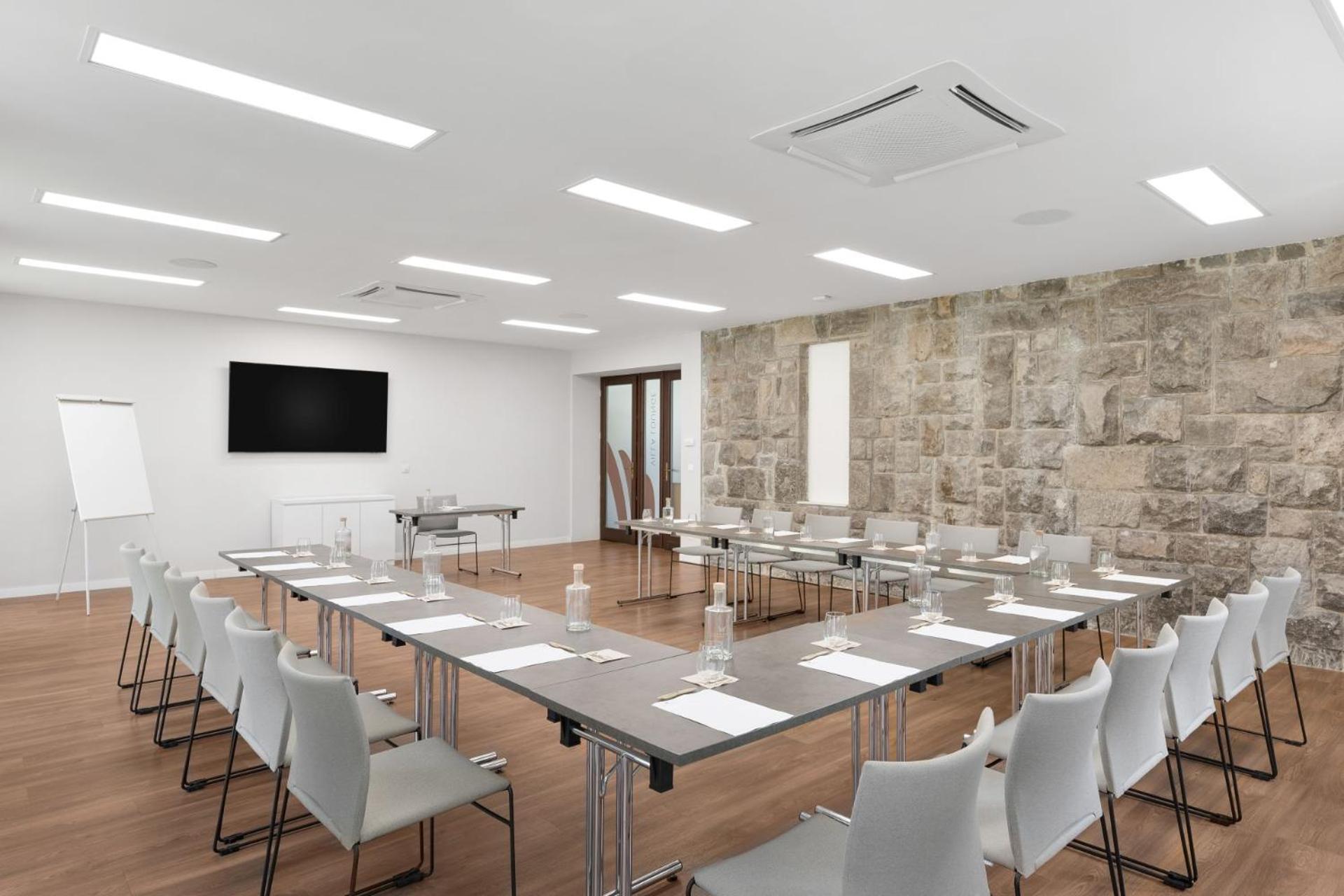 דובוגוקו Cardoner Hotel Es Konferenciakoezpont מראה חיצוני תמונה