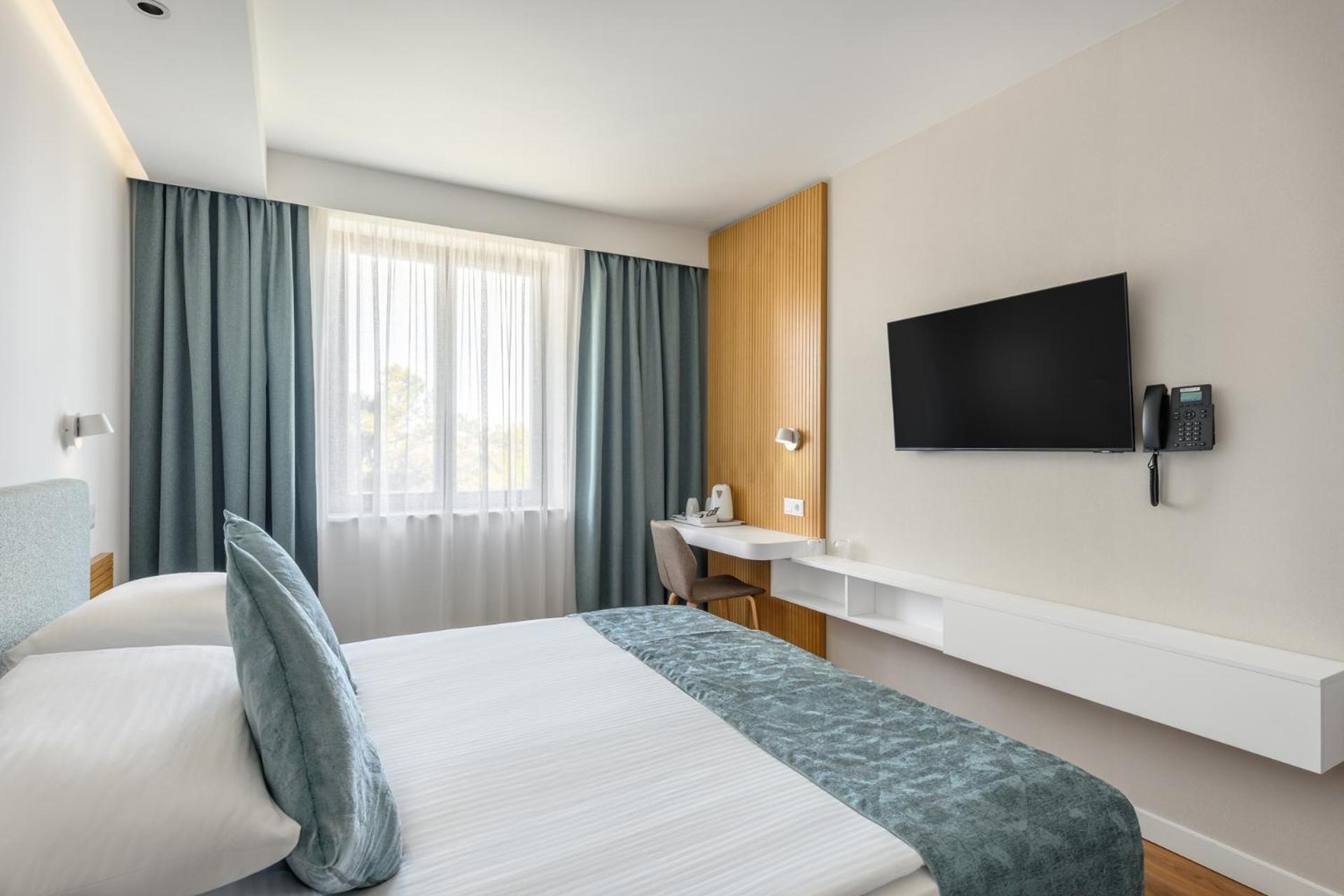 דובוגוקו Cardoner Hotel Es Konferenciakoezpont מראה חיצוני תמונה