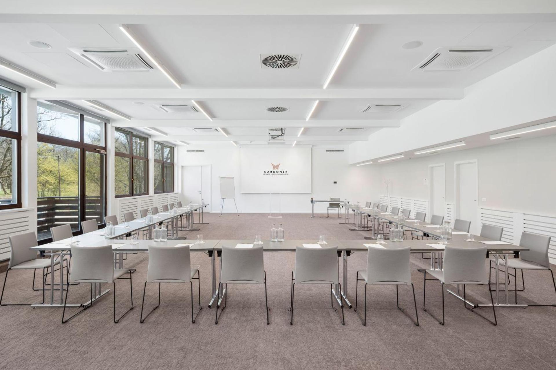 דובוגוקו Cardoner Hotel Es Konferenciakoezpont מראה חיצוני תמונה