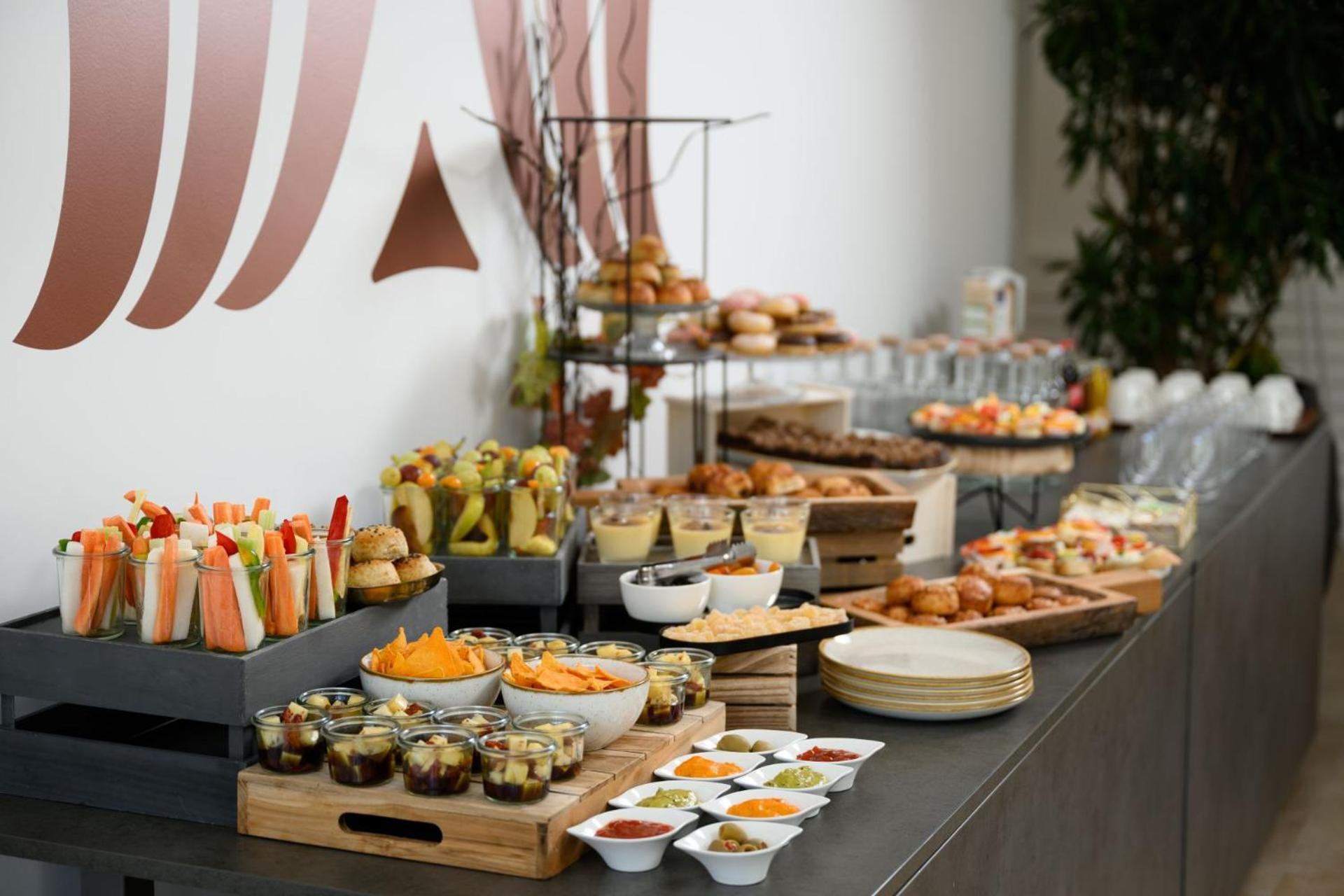 דובוגוקו Cardoner Hotel Es Konferenciakoezpont מראה חיצוני תמונה