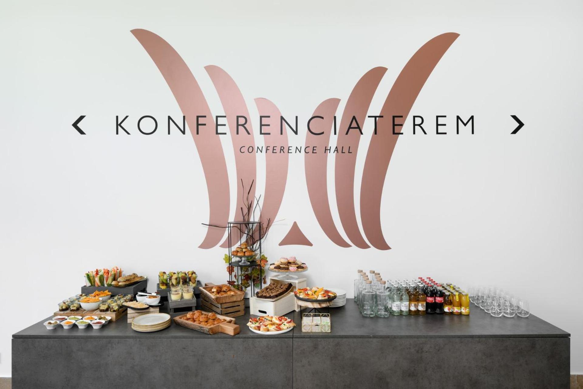 דובוגוקו Cardoner Hotel Es Konferenciakoezpont מראה חיצוני תמונה